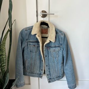 Levis Sherpa denim jacket